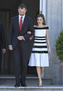 Queen Letizia of Spain feet photo thumbnail