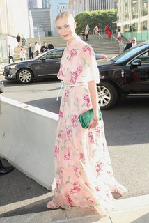 Karlie Kloss feet photo thumbnail