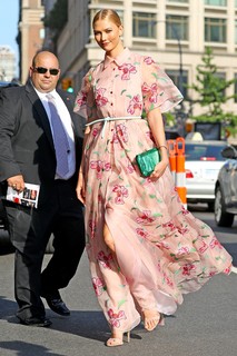 Karlie Kloss feet photo thumbnail