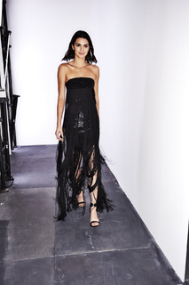 Kendall Jenner feet photo thumbnail