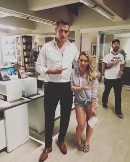 Hilary Duff feet photo thumbnail