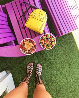 Olivia Culpo feet photo thumbnail