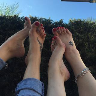 Karin Klemp feet photo thumbnail