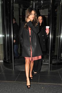 Mila Kunis feet photo thumbnail