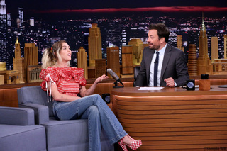 Miley Cyrus feet photo thumbnail