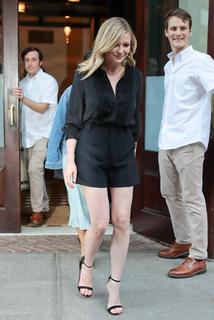 Kirsten Dunst feet photo thumbnail
