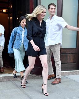 Kirsten Dunst feet photo thumbnail