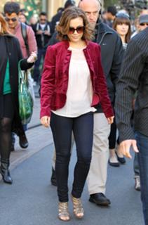 Alyssa Milano feet photo thumbnail