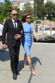 Cindy Crawford feet photo thumbnail