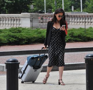 Olivia Munn feet photo thumbnail