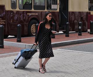 Olivia Munn feet photo thumbnail