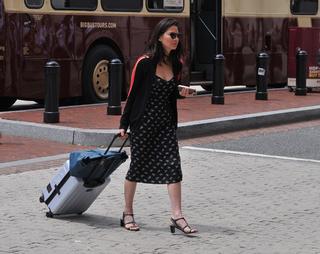 Olivia Munn feet photo thumbnail