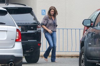 Cindy Crawford feet photo thumbnail
