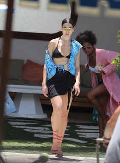 Dua Lipa feet photo thumbnail