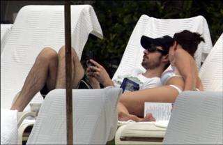 Jennifer Love Hewitt feet photo thumbnail