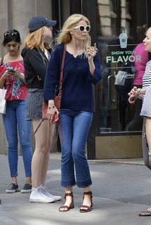 Claudia Schiffer feet photo thumbnail