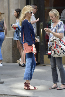 Claudia Schiffer feet photo thumbnail