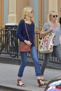 Claudia Schiffer feet photo thumbnail