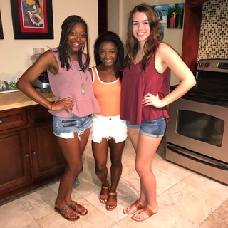 Simone Biles feet photo thumbnail