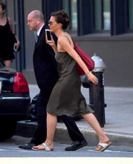 Maggie Gyllenhaal feet photo thumbnail