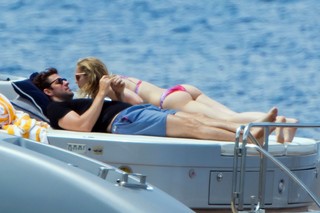 Emily Blunt feet photo thumbnail