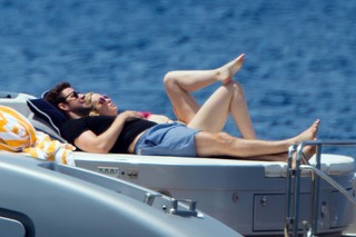 Emily Blunt feet photo thumbnail