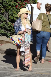 Jessica Simpson feet photo thumbnail