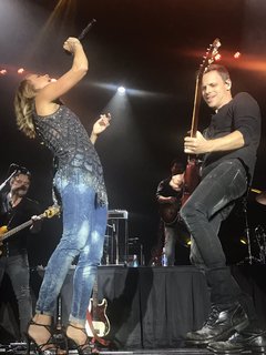 Carrie Underwood feet photo thumbnail