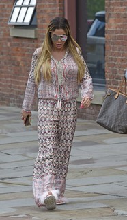 Katie Price feet photo thumbnail
