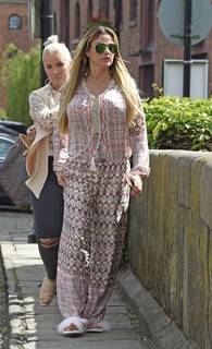 Katie Price feet photo thumbnail