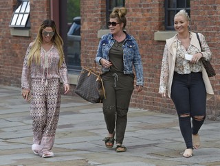 Katie Price feet photo thumbnail
