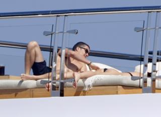 Miranda Kerr feet photo thumbnail