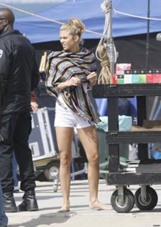 AnnaLynne McCord feet photo thumbnail