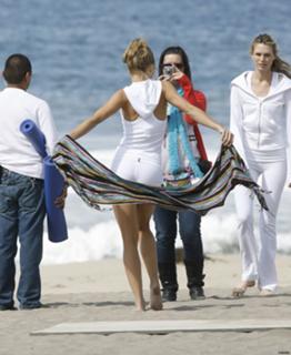 AnnaLynne McCord feet photo thumbnail