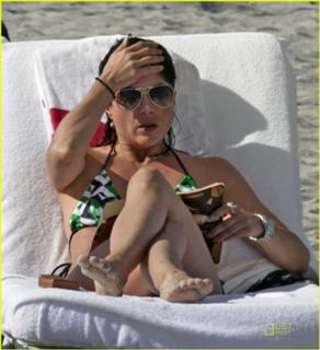 Selma Blair feet photo thumbnail