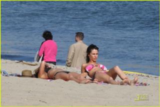 Shenae Grimes-Beech feet photo thumbnail