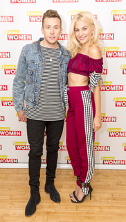 Pixie Lott feet photo thumbnail