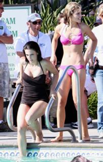 AnnaLynne McCord feet photo thumbnail