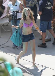 AnnaLynne McCord feet photo thumbnail