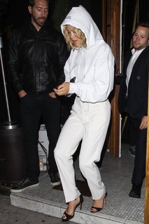 Sofia Richie feet photo thumbnail