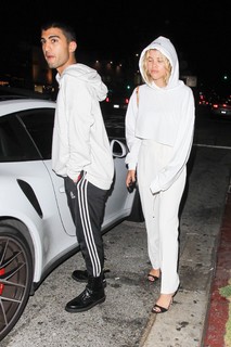 Sofia Richie feet photo thumbnail