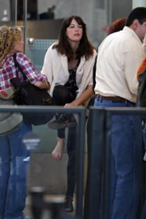 Liv Tyler feet photo thumbnail
