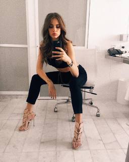 Xenia Tchoumitcheva feet photo thumbnail