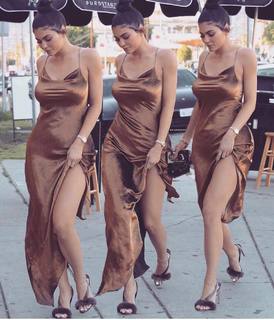 Kylie Jenner feet photo thumbnail