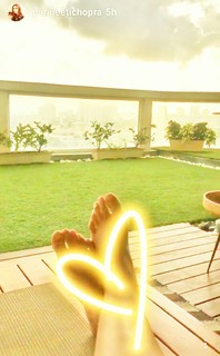 Parineeti Chopra feet photo thumbnail