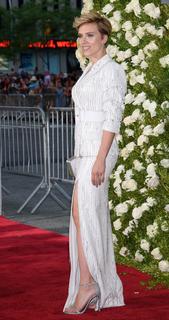 Scarlett Johansson feet photo thumbnail