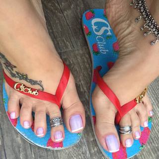 Karin Klemp feet photo thumbnail