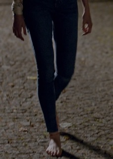 Serenay Sarikaya feet photo thumbnail