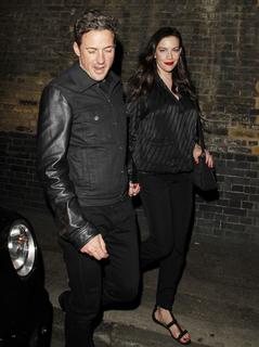 Liv Tyler feet photo thumbnail