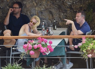 Gillian Anderson feet photo thumbnail
